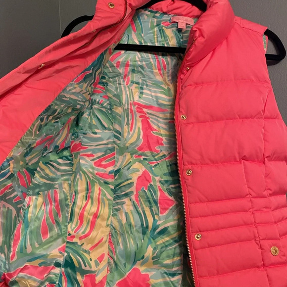 Lilly Pulitzer puffer vest - size small -down/feather filling - gold accents - Picture 6 of 8